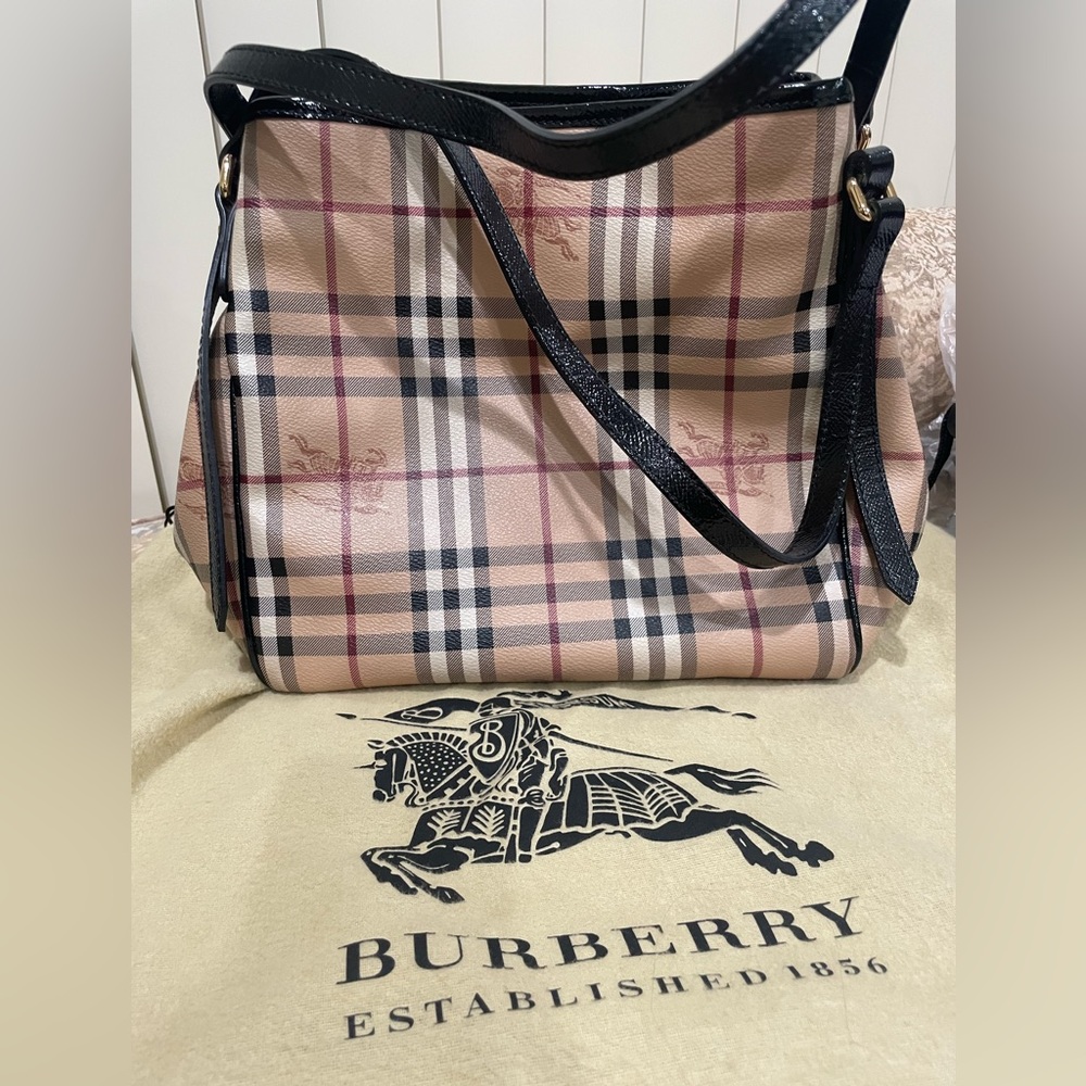 Burberry Canterbury leather tote bag.